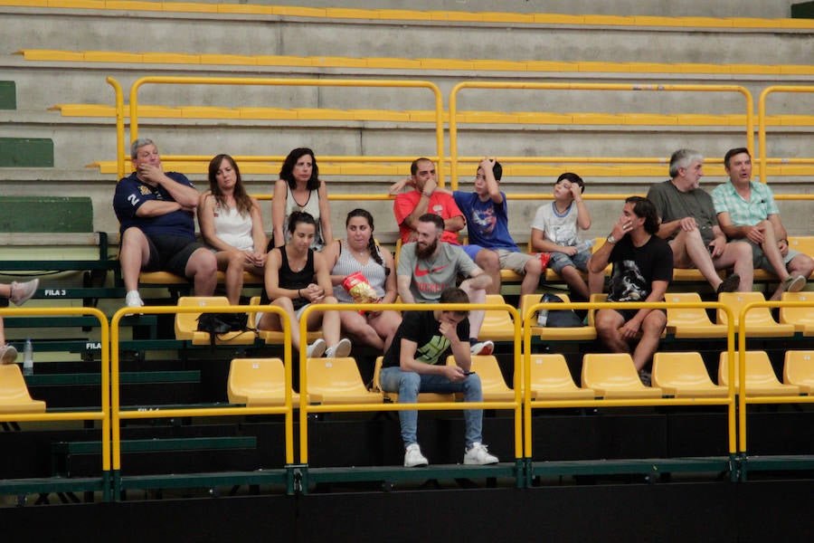 Fotos: La Antigua CB Tormes cede ante el Menorca (67-74)