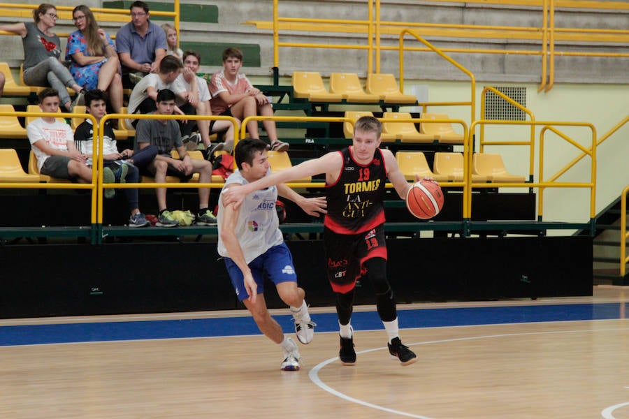 Fotos: La Antigua CB Tormes cede ante el Menorca (67-74)