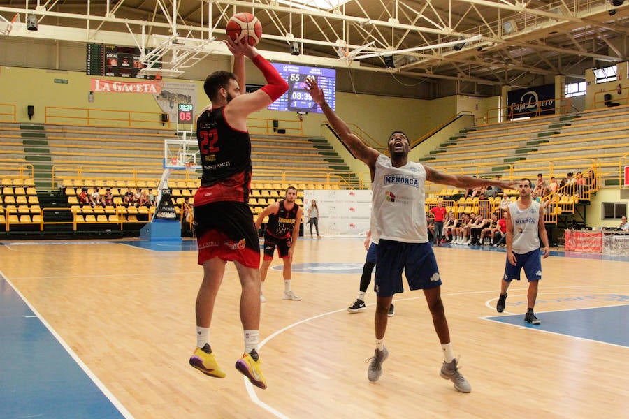 Fotos: La Antigua CB Tormes cede ante el Menorca (67-74)
