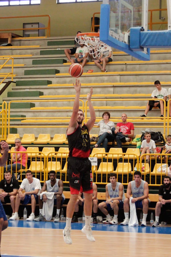 Fotos: La Antigua CB Tormes cede ante el Menorca (67-74)