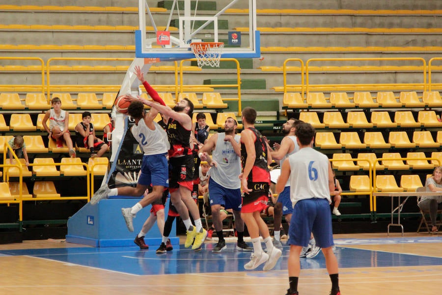 Fotos: La Antigua CB Tormes cede ante el Menorca (67-74)