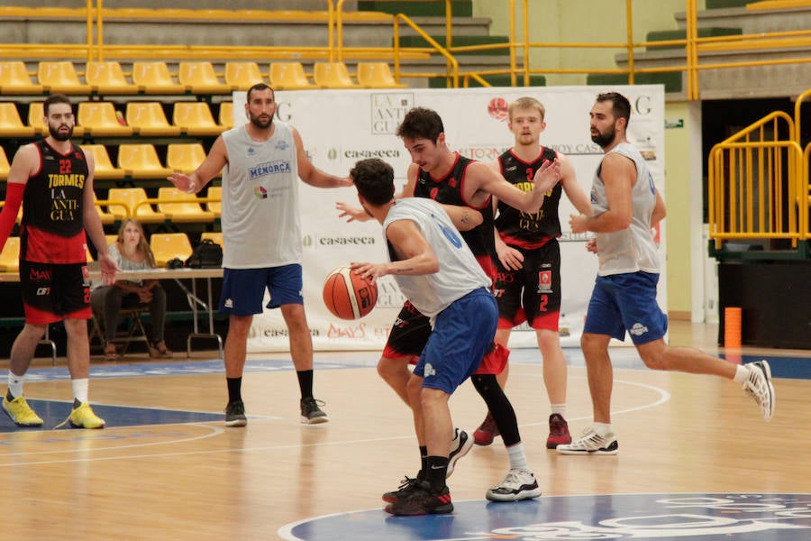 Fotos: La Antigua CB Tormes cede ante el Menorca (67-74)