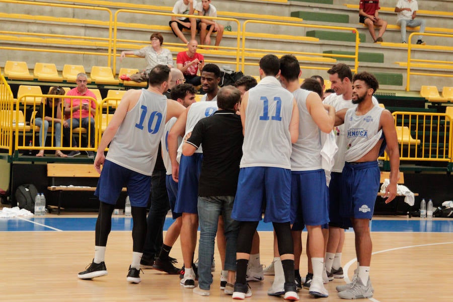 Fotos: La Antigua CB Tormes cede ante el Menorca (67-74)