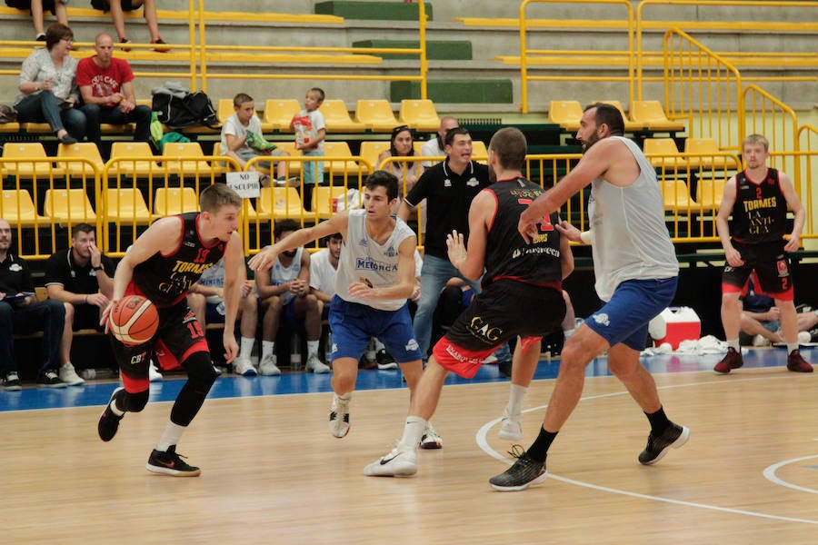 Fotos: La Antigua CB Tormes cede ante el Menorca (67-74)