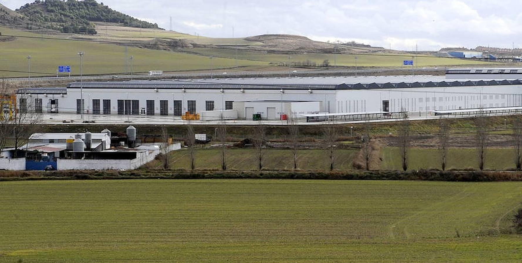 La apuesta por la industria alimentaria: El desarrollo de un polígono para la industria agroalimentaria en 239 hectáreas junto a los nuevos talleres de Renfe es la gran apuesta para el empleo en la ciudad, pero su desarrollo aún está muy verde.