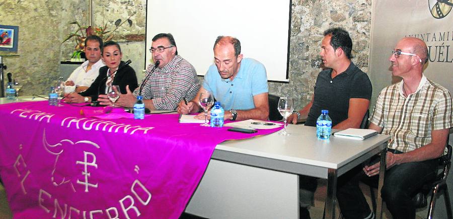 Desde la izquierda, Abel Montero, Ainhoa Iglesias, Luis Senovilla, Francisco Salamanca, Diego de Diego y Luis Ángel García, durante el debate. 