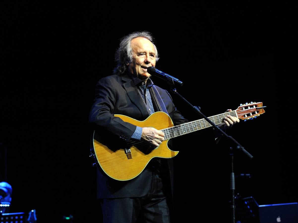 El cantautor abarrotó el recinto con los temas más clásicos de su carrera musical dentro de la gira 'Mediterráneo Da Capo'