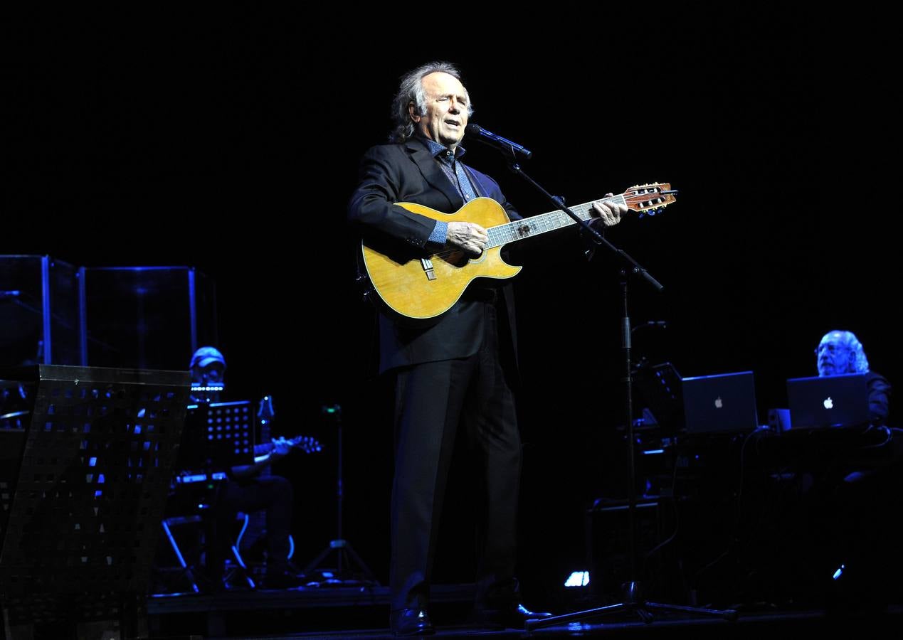 El cantautor abarrotó el recinto con los temas más clásicos de su carrera musical dentro de la gira 'Mediterráneo Da Capo'
