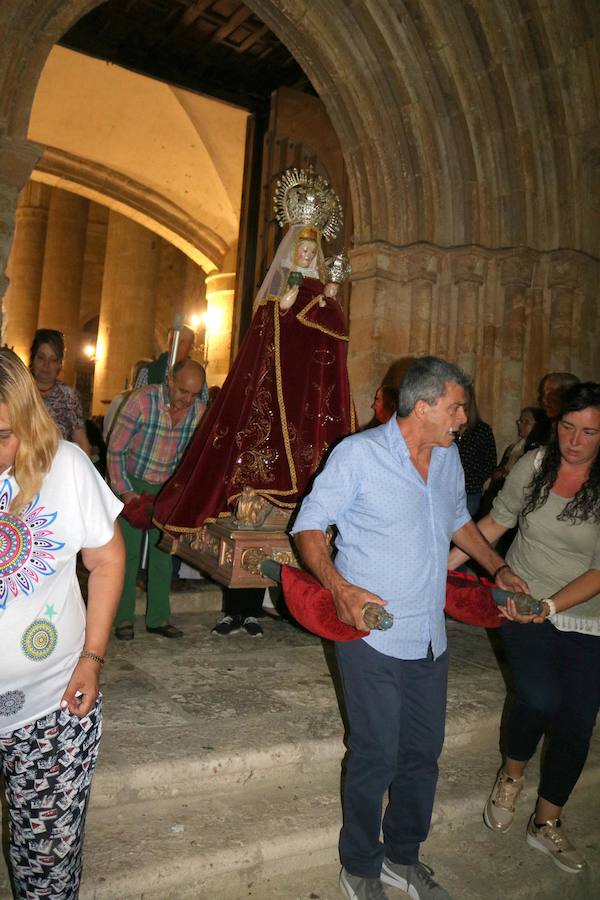 Fotos: Procesión de las hogueras en Palenzuela