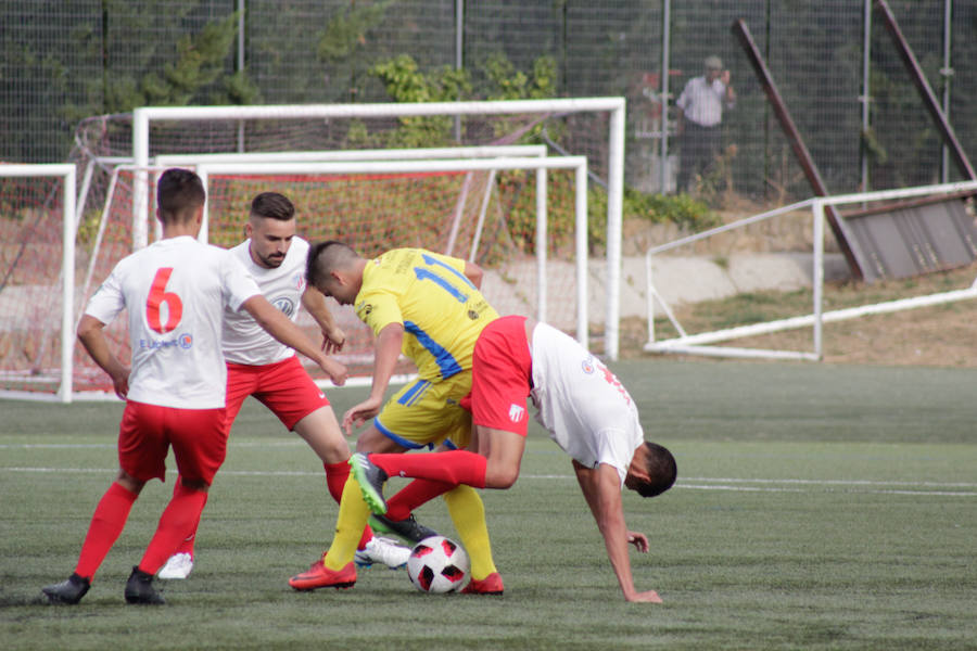 El equipo tormesino encaja la primera derrota de la temporada en su regreso a Tercera ante el intratable líder