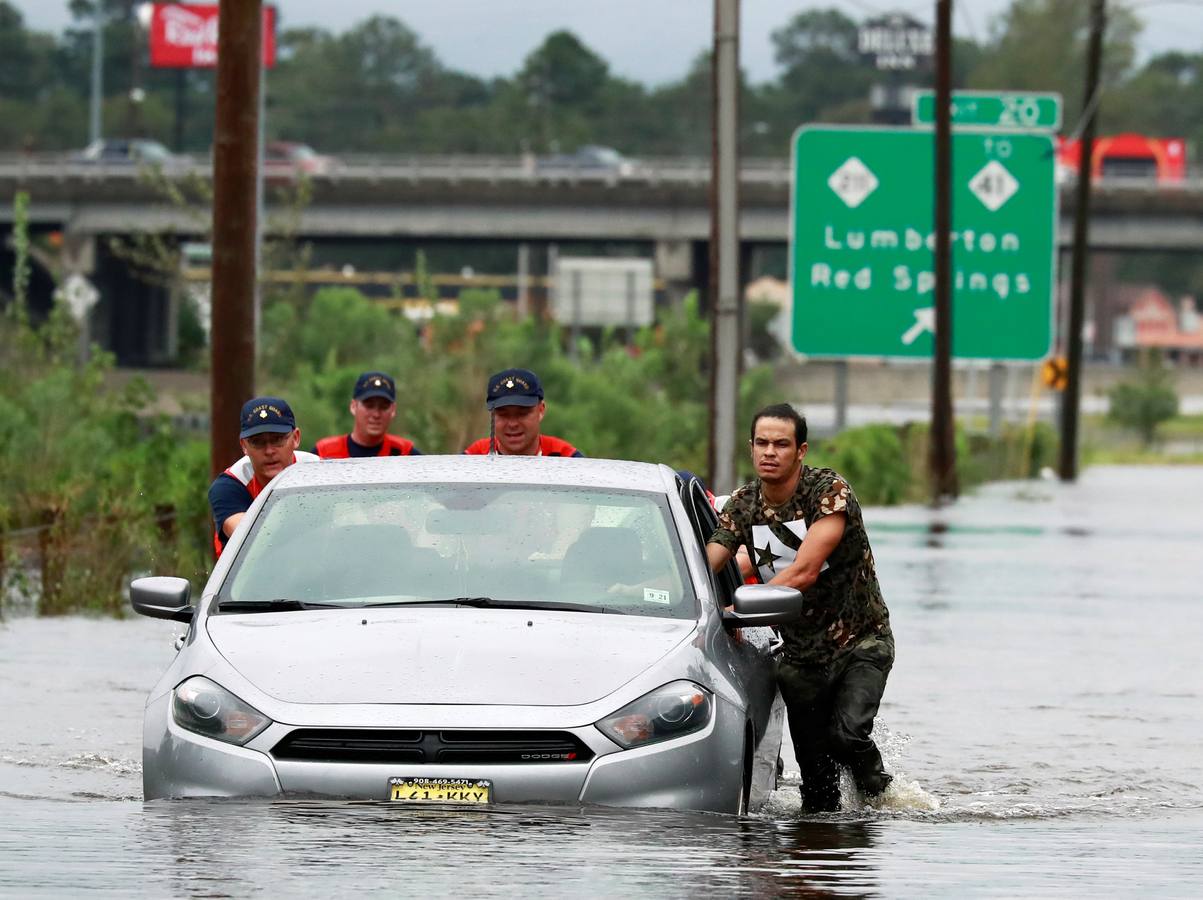 Mientras Florence se disipa en su camino hacia el noroeste, la ahora depresión tropical sigue dejando una pertinaz lluvia en la región, especialmente en la frontera entre Carolina del Norte y Carolina del Sur