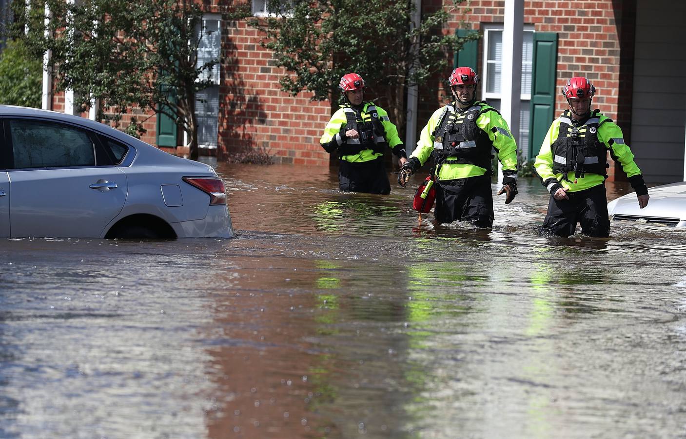 Mientras Florence se disipa en su camino hacia el noroeste, la ahora depresión tropical sigue dejando una pertinaz lluvia en la región, especialmente en la frontera entre Carolina del Norte y Carolina del Sur