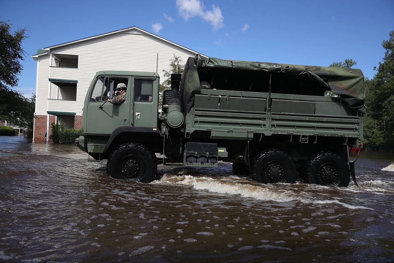 Mientras Florence se disipa en su camino hacia el noroeste, la ahora depresión tropical sigue dejando una pertinaz lluvia en la región, especialmente en la frontera entre Carolina del Norte y Carolina del Sur