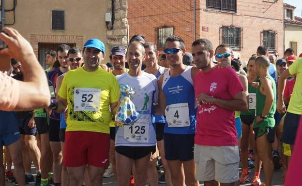 Atletas participantes en esta edición de la carrera en Espirdo.