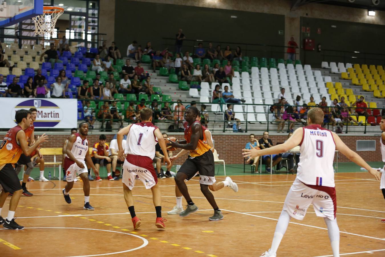El equipo salmantino se impone en un igualado encuentro al Agustinos Eras de León (79-73)