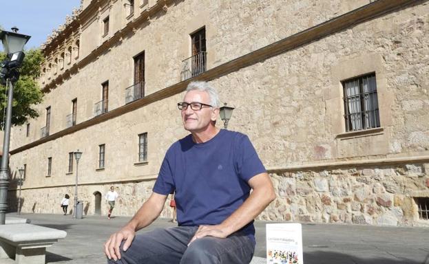 Diego Cañamero, ante el palacio de Monterrey.