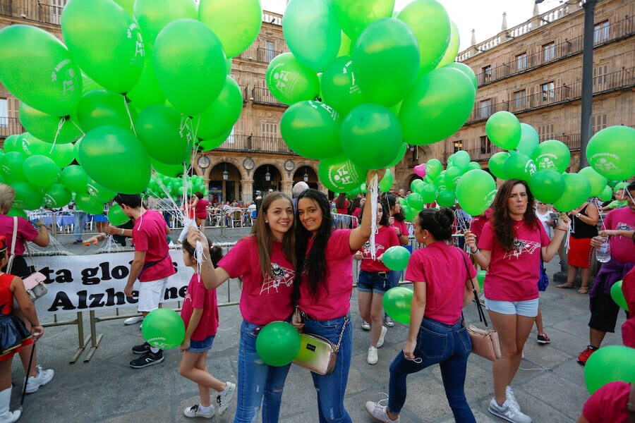 Fotos: Suelta de globos de AFA Salamanca por el Día Mundial del Alzheimer