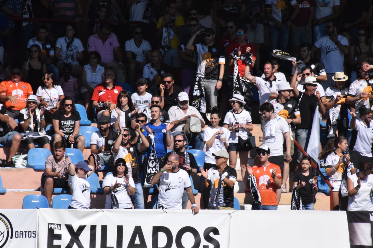 Seguidores de Unionistas en el campo del Unión Adarve. 