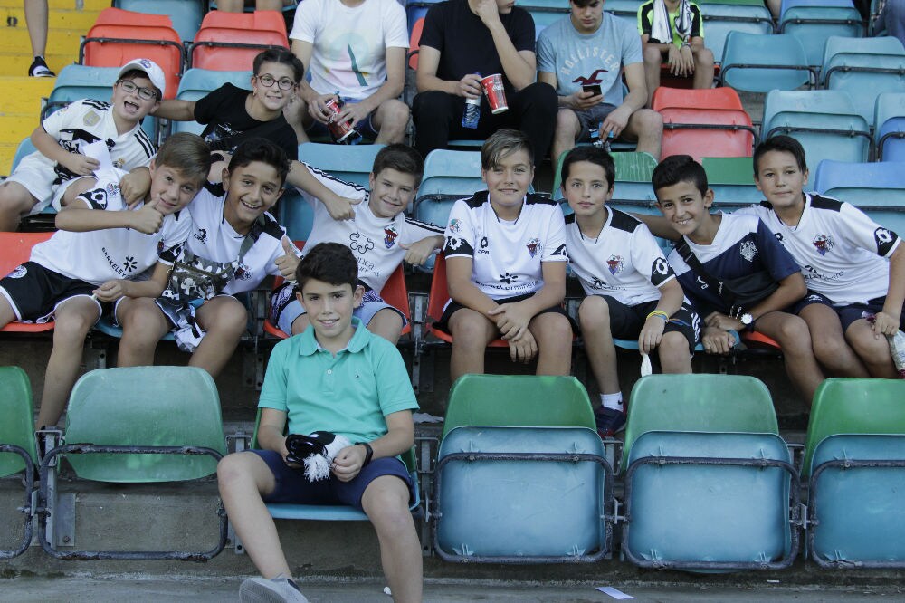 El conjunto chacinero se impone en unos trepidantes minutos finales y logra su primera victoria fuera de la Liga mientras que los de Campos encajan la primera derrota ante su afición