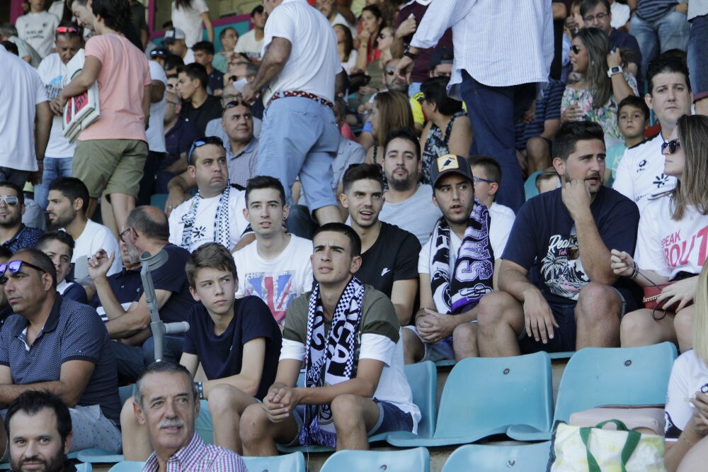 El conjunto chacinero se impone en unos trepidantes minutos finales y logra su primera victoria fuera de la Liga mientras que los de Campos encajan la primera derrota ante su afición