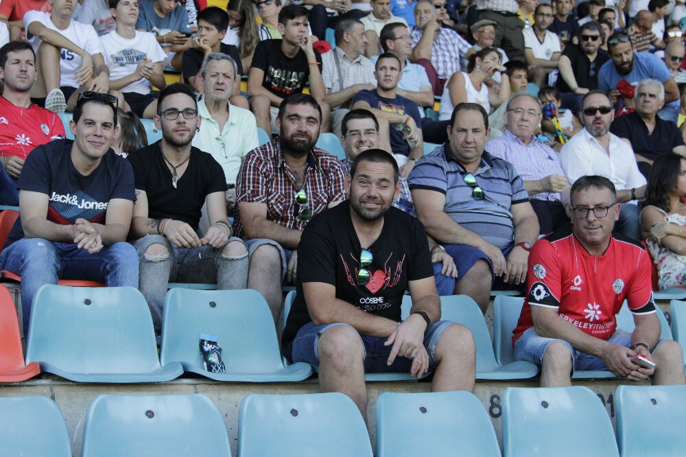 El conjunto chacinero se impone en unos trepidantes minutos finales y logra su primera victoria fuera de la Liga mientras que los de Campos encajan la primera derrota ante su afición