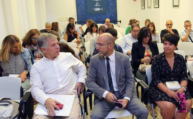 Asistencia a la jornada celebrada en el salón de actos de la Casa del Sello