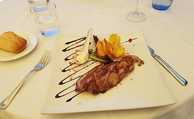 Pluma ibérica con salsa de Torta de la Serena. 