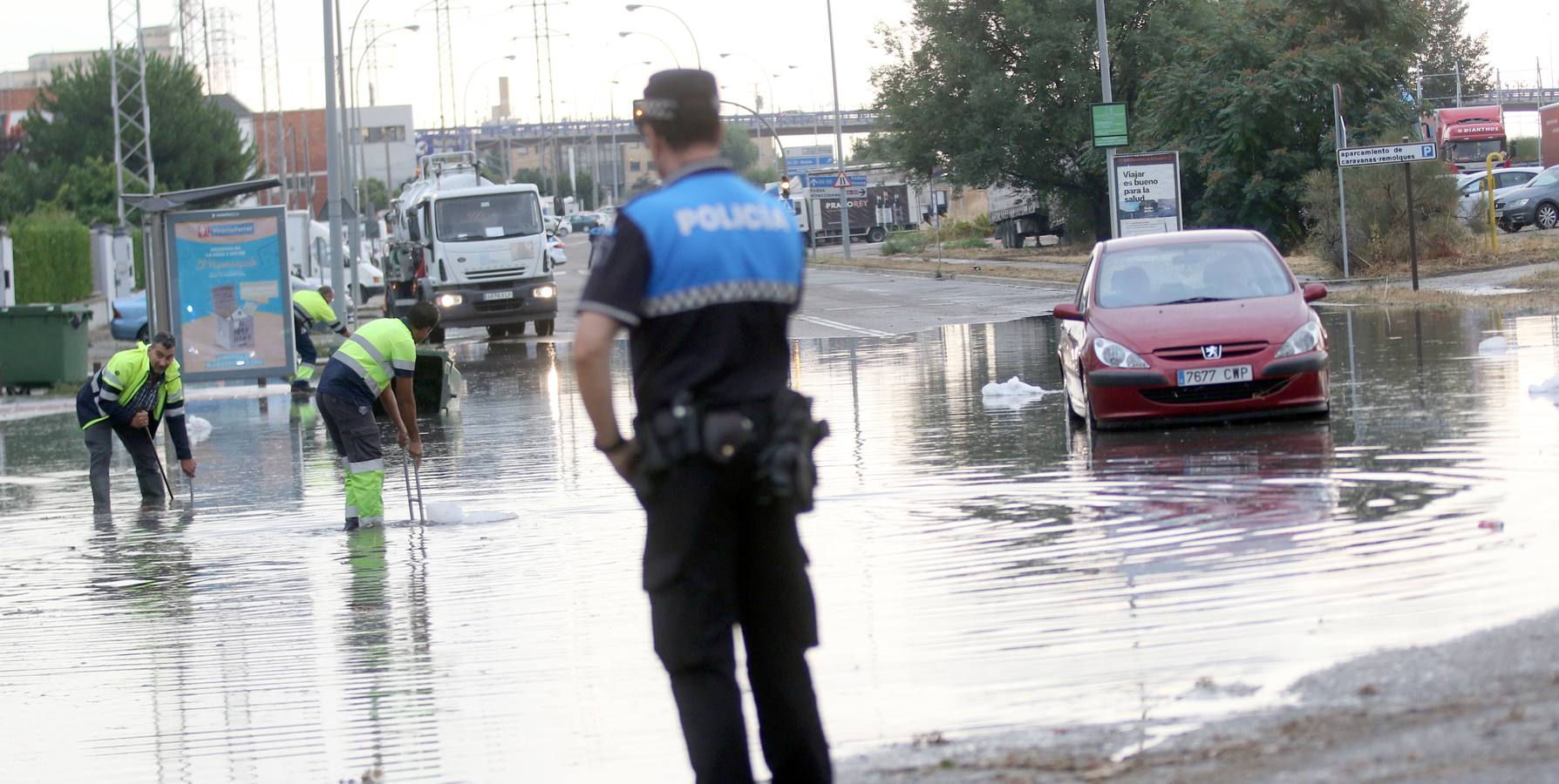Fotos: La tormenta provoca inundaciones en el polígono de San Cristóbal de Valladolid