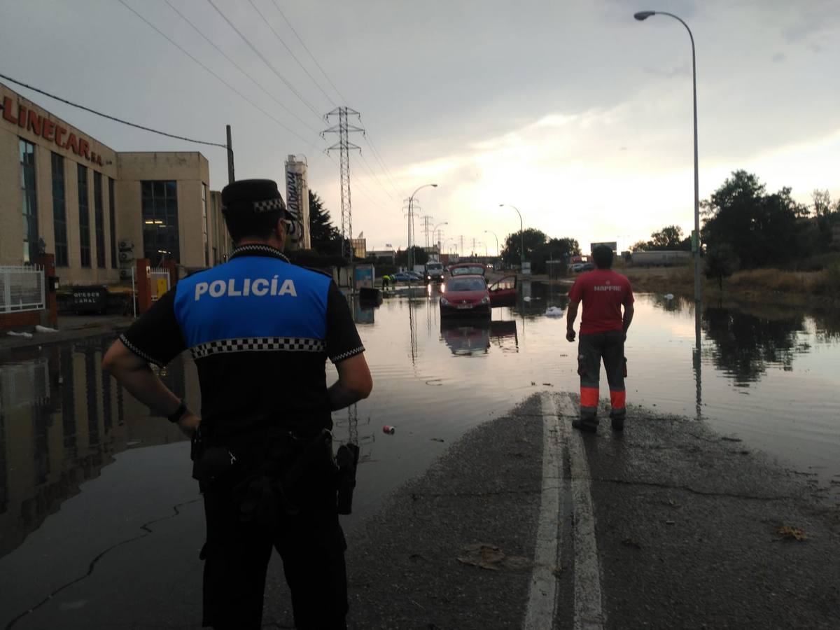 Fotos: La tormenta provoca inundaciones en el polígono de San Cristóbal de Valladolid