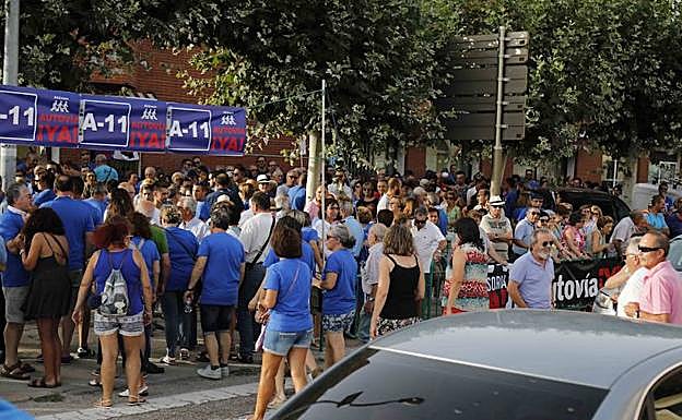 Asistentes a la última concentración para reclamar la autovía.