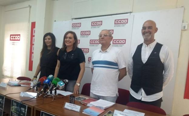 Nuria Benito, Elena Calderón, Pedro Badía y Emilio Pérez Prieto, de Comisiones Obreras. 