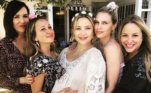 Kate Hudson celebró su 'baby shower' con sus amigas. 