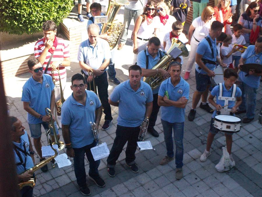 Fotos: Olmedo inicia sus fiestas con un multitudinario chupinazo