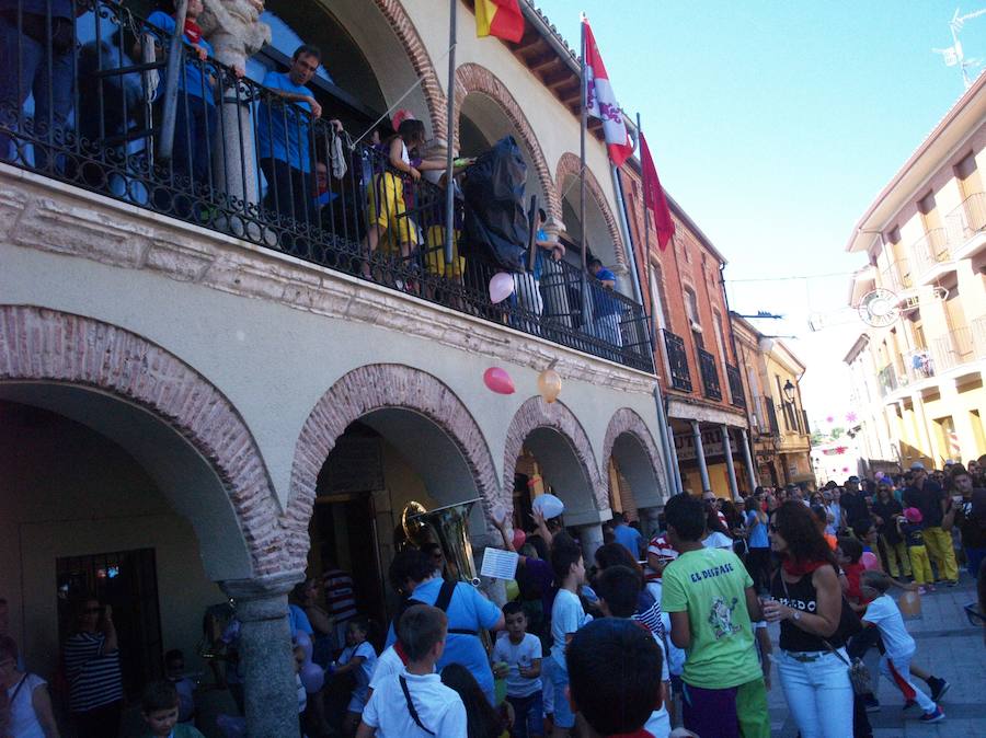 Fotos: Olmedo inicia sus fiestas con un multitudinario chupinazo