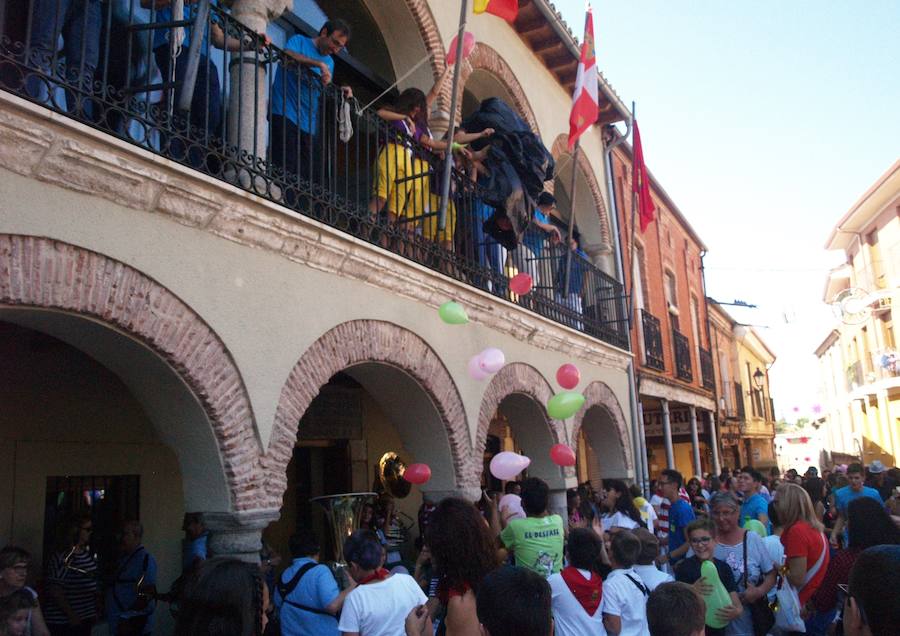 Fotos: Olmedo inicia sus fiestas con un multitudinario chupinazo