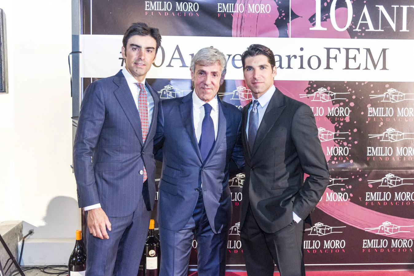 Los toreros Cayetano Rivera y Miguel Ángel Perera, los presentadores de televisión Gonzalo Miró, y Teresa Viejo, la modelo Vania Millán, y los exfutbolistas Iván Helguera y Luis Figo, fueron algunos de los invitados