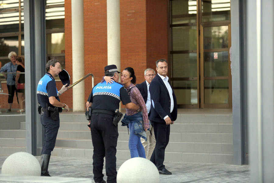 Fotos: Consternación por la muerte de David Vazquez en el Tanatorio de Palencia