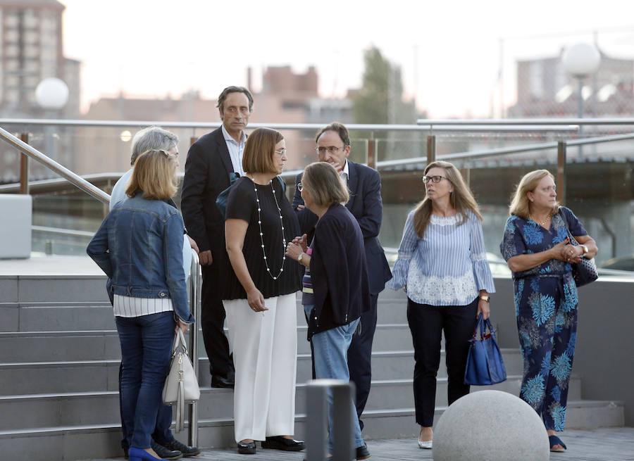 Fotos: Consternación por la muerte de David Vazquez en el Tanatorio de Palencia