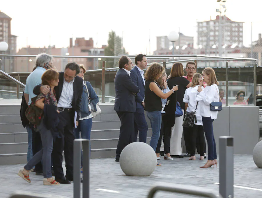 Fotos: Consternación por la muerte de David Vazquez en el Tanatorio de Palencia