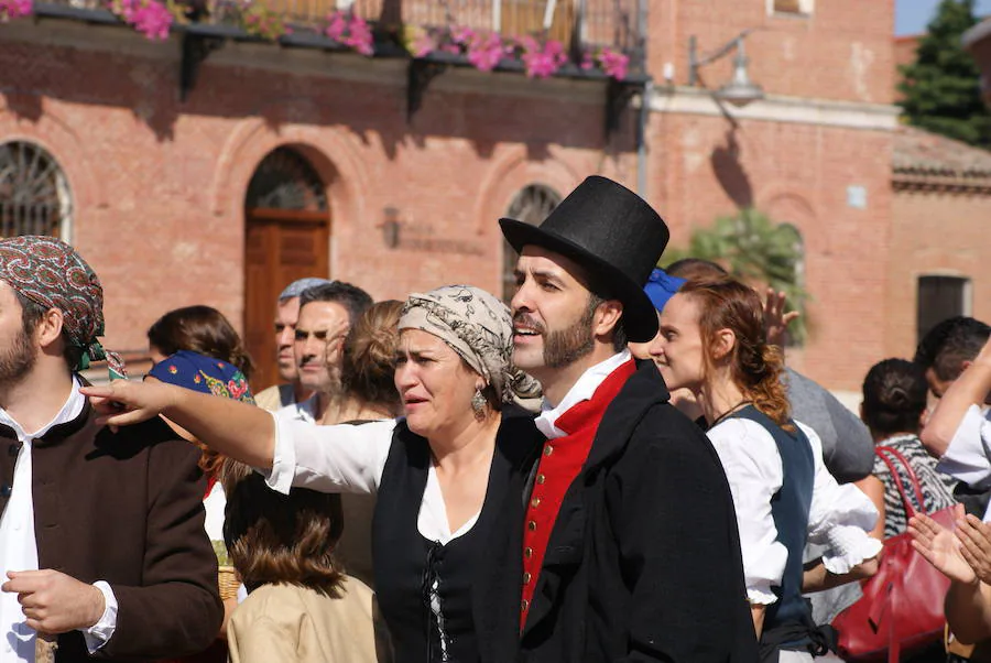 El municipio celebra paralelamente a la recreación del hecho histórico la IV Fiesta de la Vendimia y la II Feria de Oficios Artesanos en torno al vino