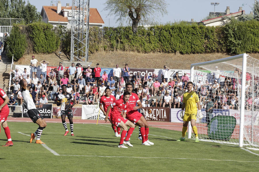 Fotos: Unionistas cae por la mínima ante la Cultural Leonesa (0-1)