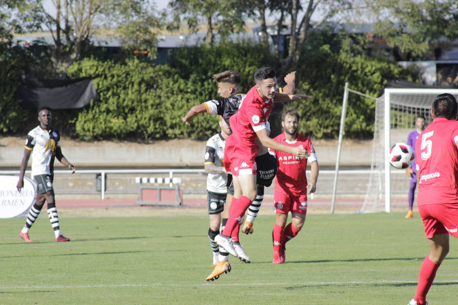 Fotos: Unionistas cae por la mínima ante la Cultural Leonesa (0-1)
