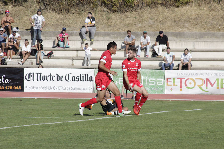 Fotos: Unionistas cae por la mínima ante la Cultural Leonesa (0-1)