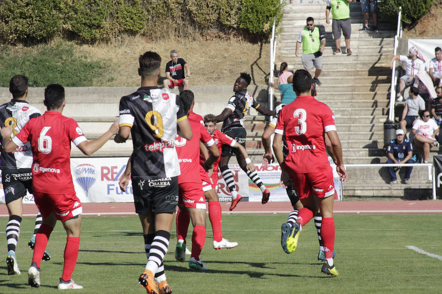 Fotos: Unionistas cae por la mínima ante la Cultural Leonesa (0-1)