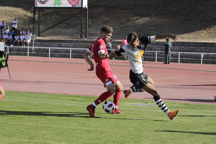 Fotos: Unionistas cae por la mínima ante la Cultural Leonesa (0-1)
