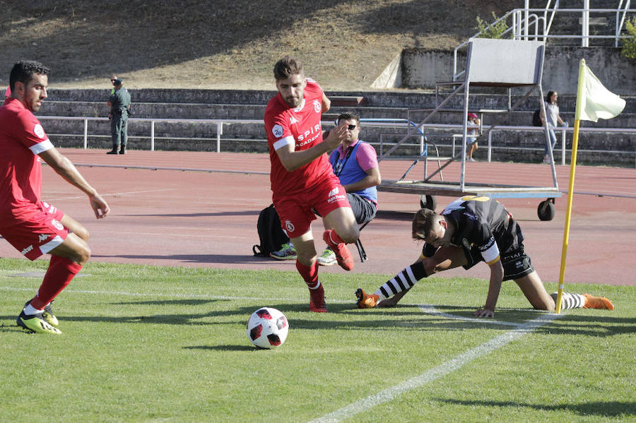 Fotos: Unionistas cae por la mínima ante la Cultural Leonesa (0-1)