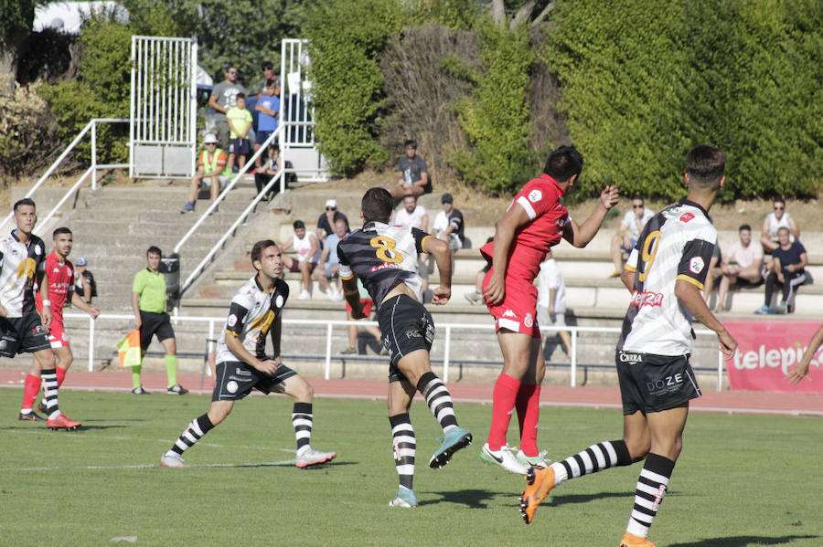 Fotos: Unionistas cae por la mínima ante la Cultural Leonesa (0-1)
