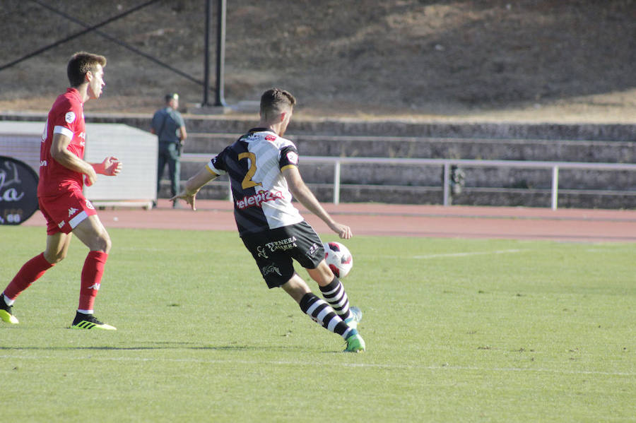Fotos: Unionistas cae por la mínima ante la Cultural Leonesa (0-1)