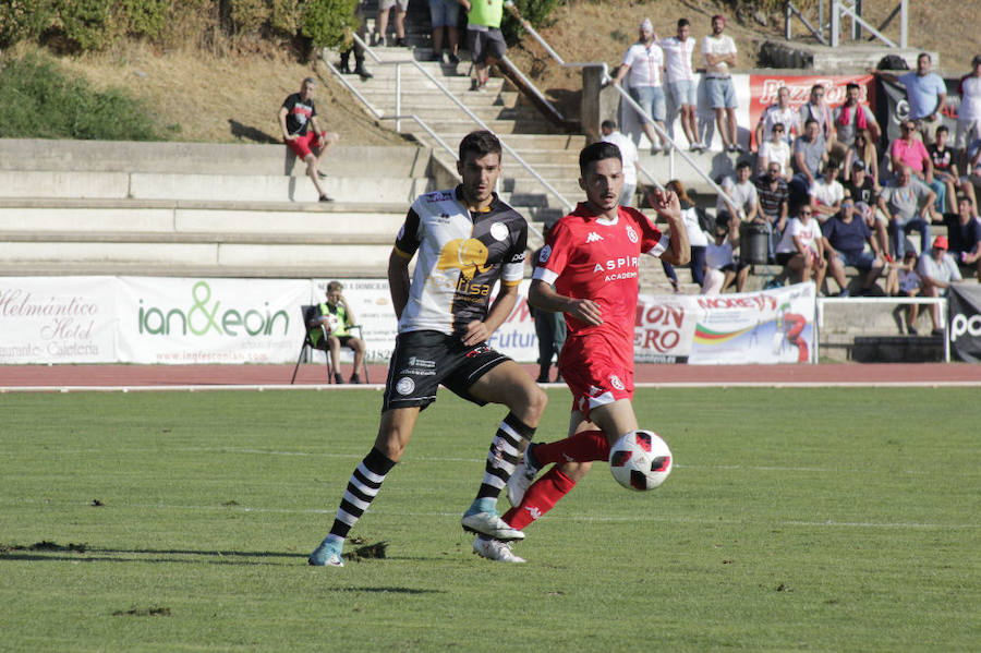 Fotos: Unionistas cae por la mínima ante la Cultural Leonesa (0-1)