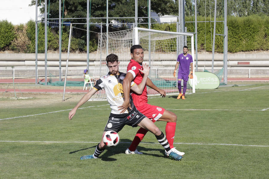 Fotos: Unionistas cae por la mínima ante la Cultural Leonesa (0-1)
